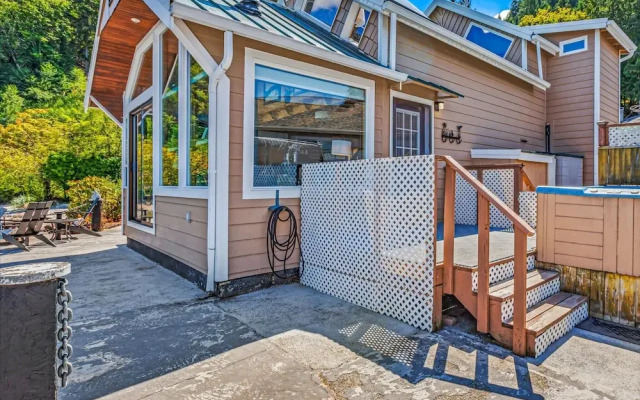 Utopia Cove in Union