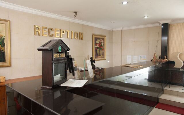 RedDoorz Near Tunjungan Plaza