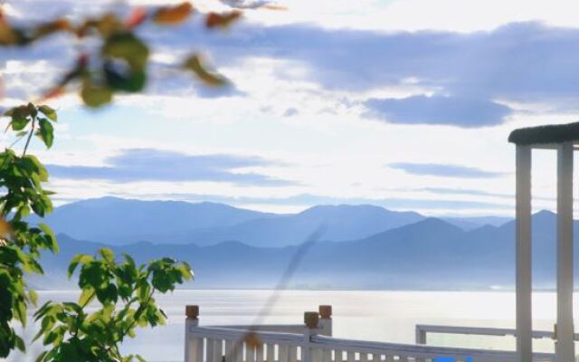 Lugu Lake Qingchen Yipin 180° Lake View Hotel