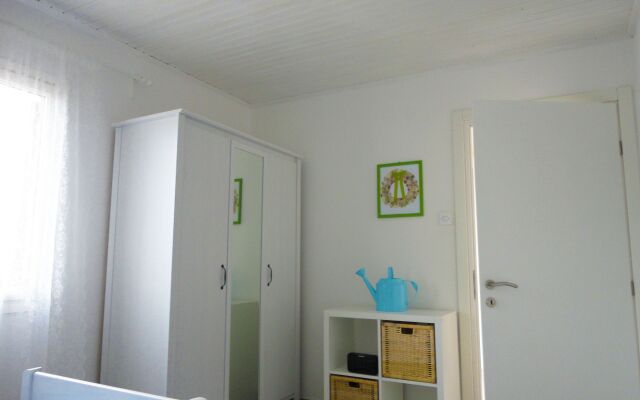 Apartment Petar - 30 m from sandy beach: A2 Nin, Zadar riviera