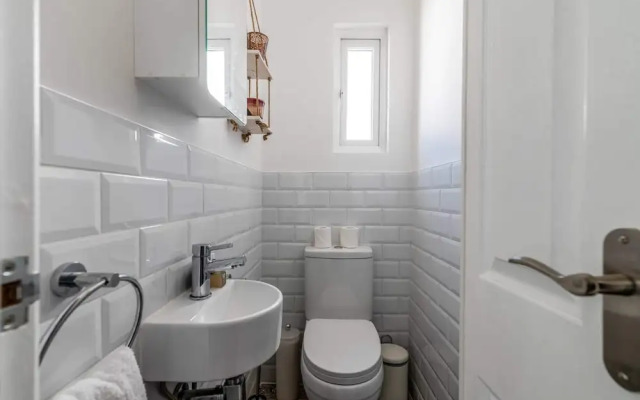 Chic and Cheerful Flat in Willesden Green