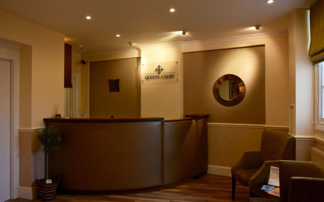 Queens Court Hotel