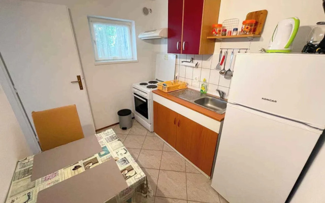 Studio apartment Perovic