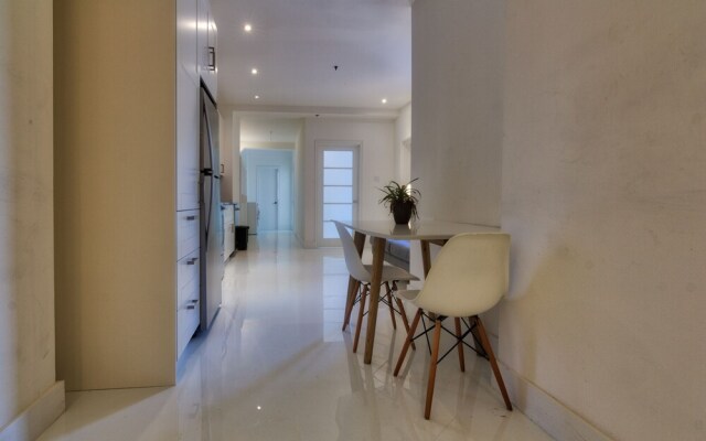 Modern 2BR in Trendy Plateau by Namastay