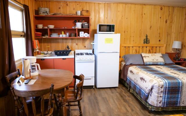 Sunshine Motel & Cabins