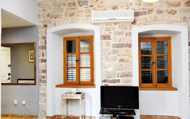 Cozy & Extravagant Suite in Antique Bizanti Palace