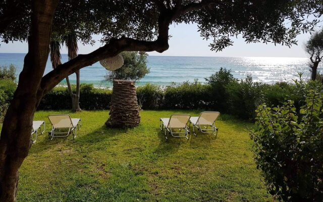 Menigos AB4G no50 Beachfront 2 Bdr Apt