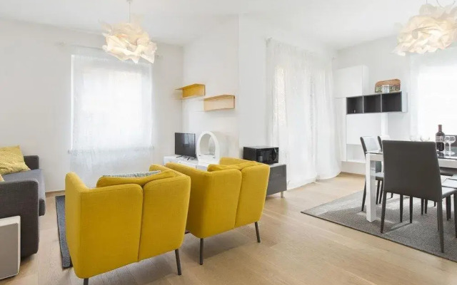 Yellow Maraini