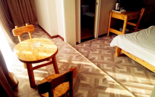 Longbai Business Hotel