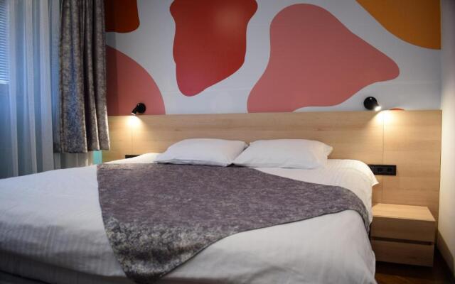 Radio Cafe Kanal 77 Hotel