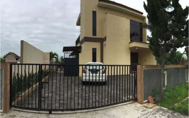 Manyar Sewu Homestay