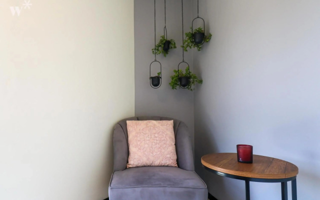 Monochromatic 1BR in Lovely Barranco