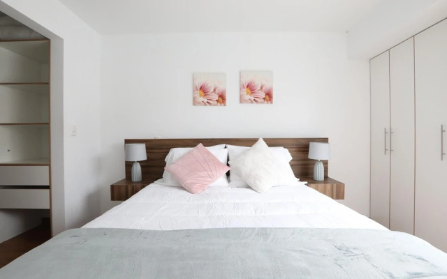 Quiet Romantic Apartment In The Heart Of Barranco