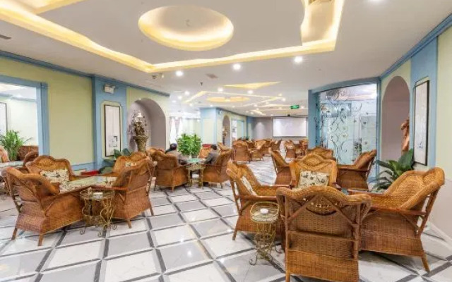 Zhufangzi Cinema Hotel (Anyue Beimenkou)