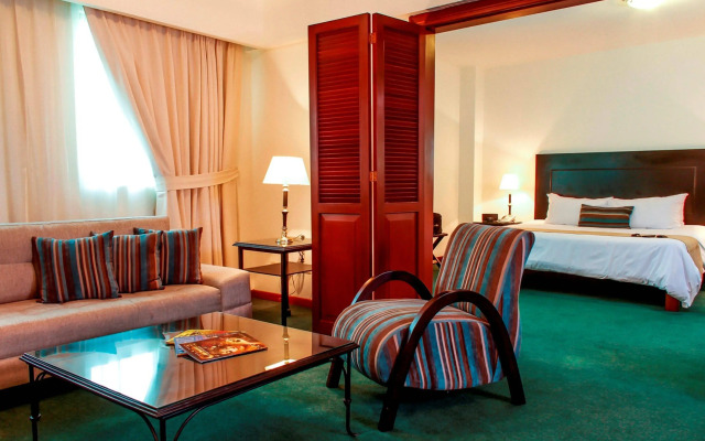 El Polo Hotel & Suites
