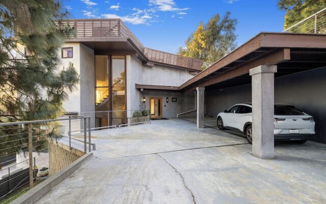 Summitridge - An Elegant Estate With Unobstructed City and Ocean Views