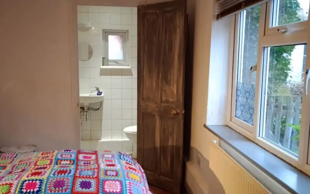 Captivating 2-bed Hideaway Apartment in Gloucester