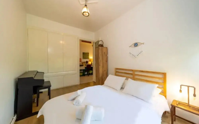Charming Flat with Refreshing View in Kadikoy