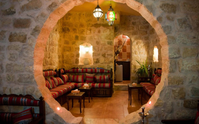 Al Anbat Hotel & Restaurant