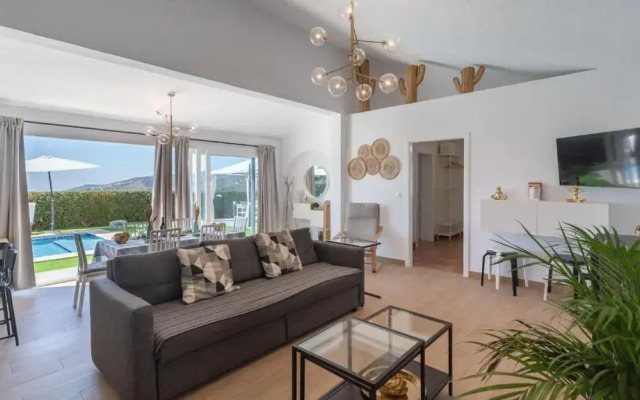 Cortijo Entre Pueblos Competa by Ruralidays