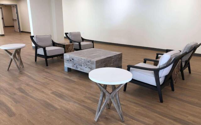 Travelodge by Wyndham Panama City Beach / Beachfront