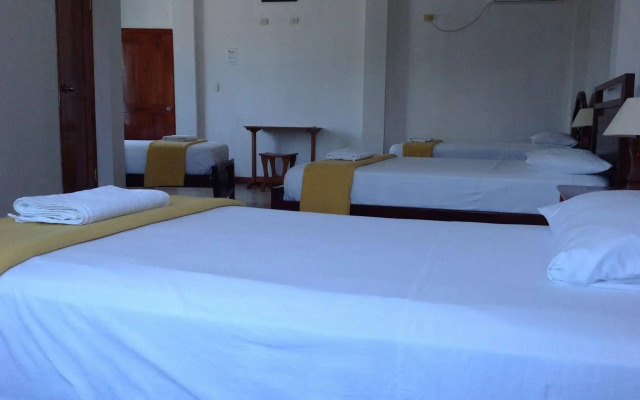 Gloria-Galápagos Inn