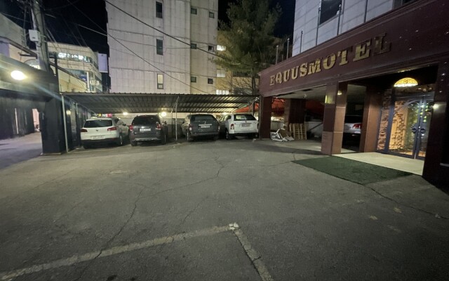 Equus Motel