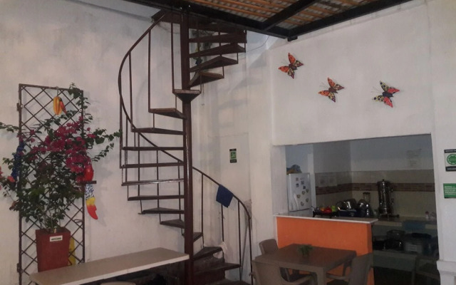 Hostal 1811 - Hostel