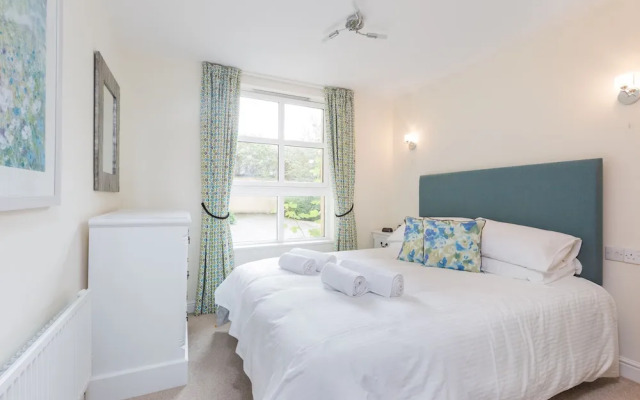 388 Old Tolbooth Wynd Apartment 2