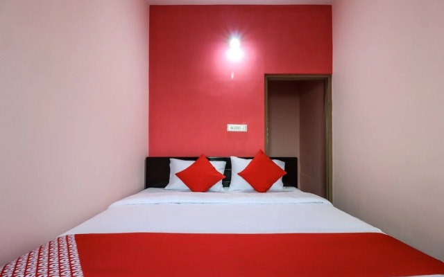 Vaccinated Staff- OYO 48879 GN Comforts