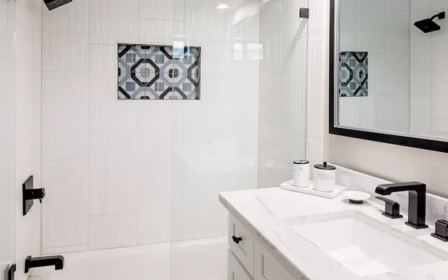 Luxe-paradise Palace-pool-spa-guest House & More!