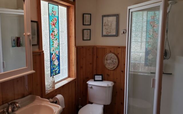 Silly Chickens Lodge B&B