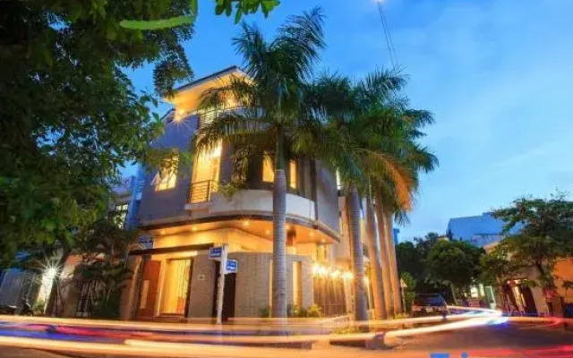 Kim’s House  Entire Villa 6-BR Near My Khe Beach
