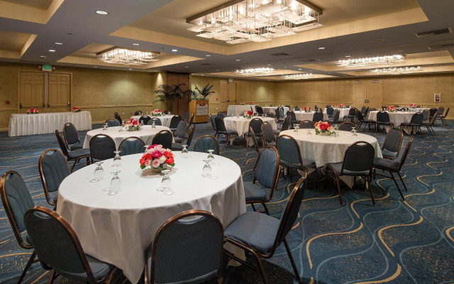 Crowne Plaza Ventura Beach by IHG