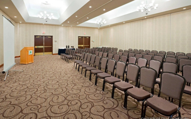 Holiday Inn Oakville Centre by IHG