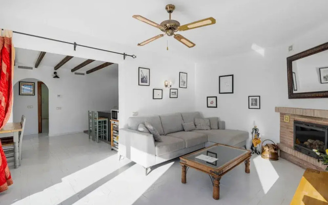 Apartment With Roof Terrace and Pool - Ref 129