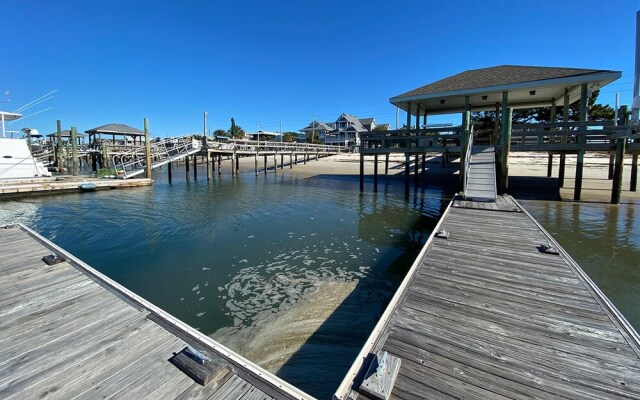 Aqua Vista by Sea Scape Properties