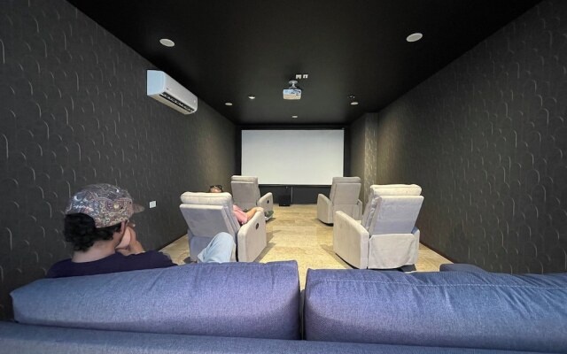 Modern Apartment By Yeah