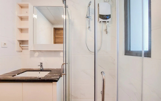 Comfort And Spacious 3Br At Sky House Bsd Apartment