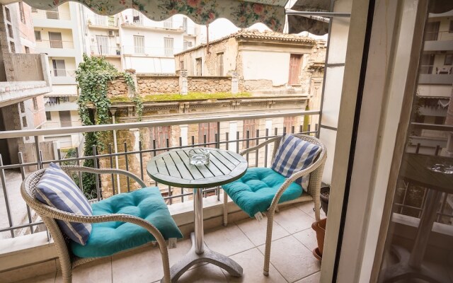 Comfortable Central Athens Flat  by Cloudkeys