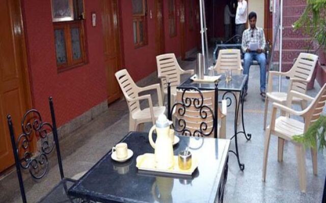 Hotel Ahuja