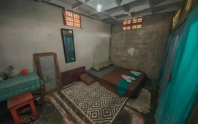 YezYezYez All Good Hostel