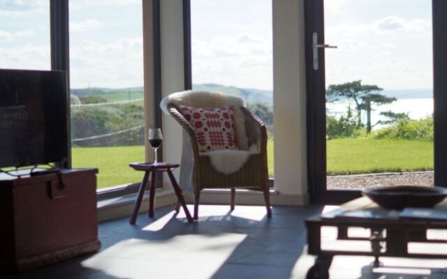 Holiday Home Cae Cwpwl