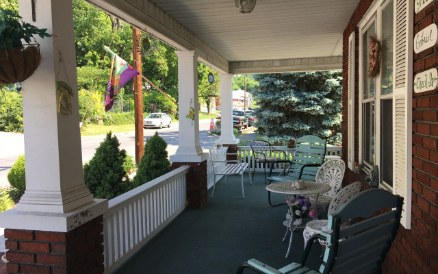 Maria's Garden and Inn