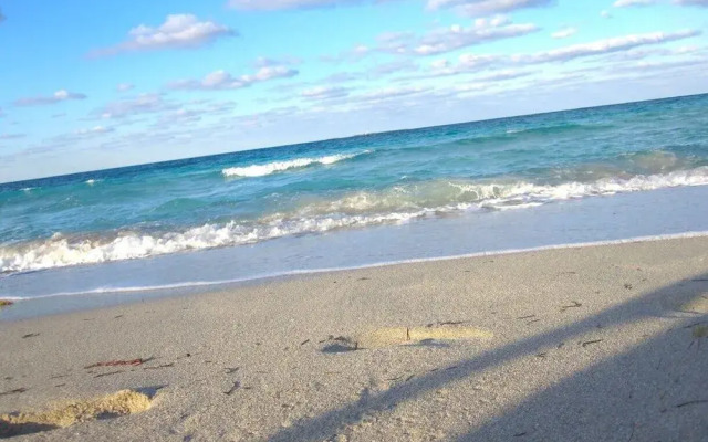 Paradise Inn On The Beach