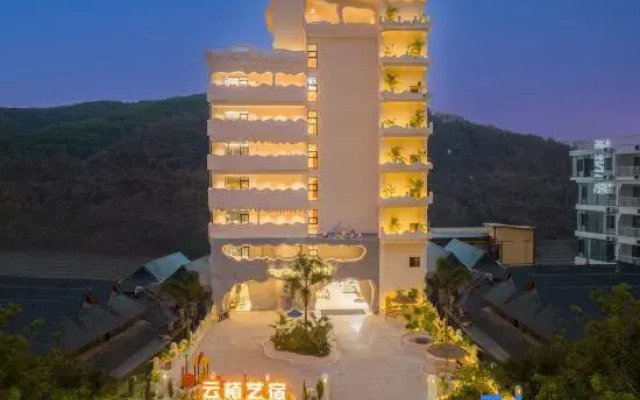 Xishuangbanna Yunqi Yisu Jiangjing Hotel