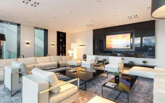 Cliff Top Residence