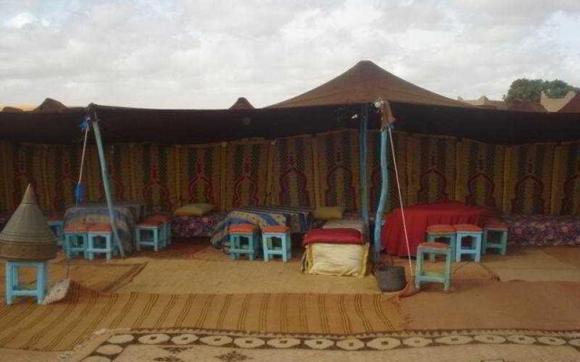 Bivouac Les Dunes De Tinfou