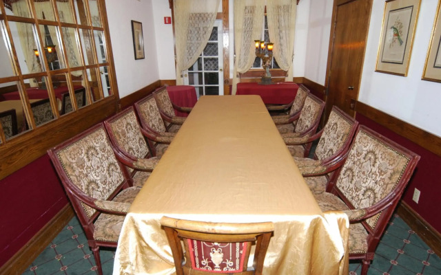 Queen Anne Hotel