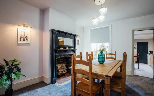 Beautifully Finished Spacious House!